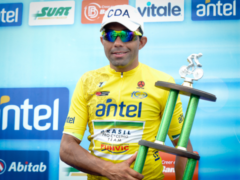 Magno Nazaret conquista o tricampeonato na Volta Ciclística do Uruguai