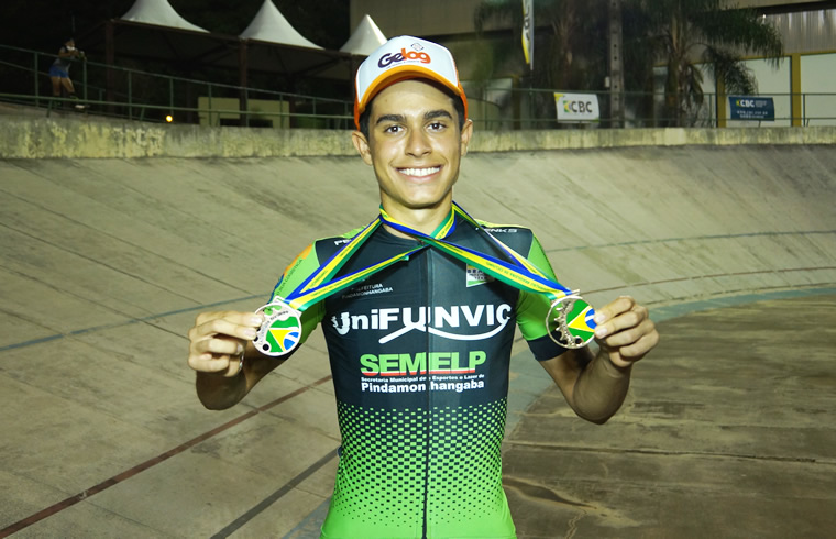 Vitor Manzo é campeão brasileiro Junior na Velocidade por Equipes